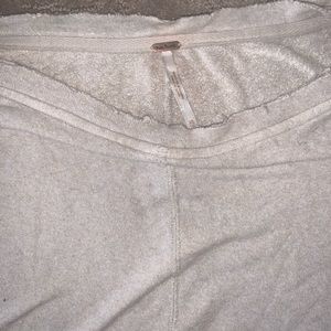 FREE PEOPLE OFF THE SHOULDERS CROP SWEATER!